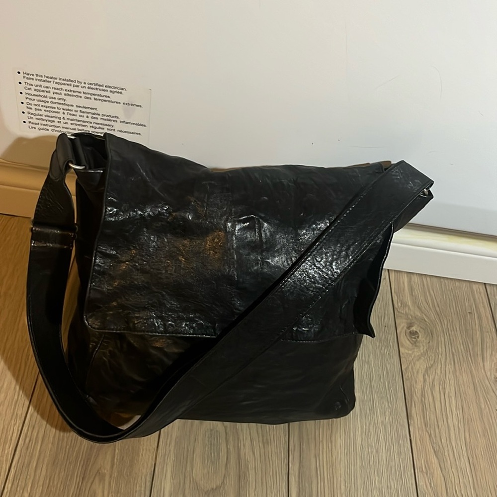 M0851 Black Leather Crossbody Bag